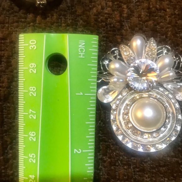 Clip Pearl Earrings Bundle of Four Pair 1” to 2” - Picture 12 of 13